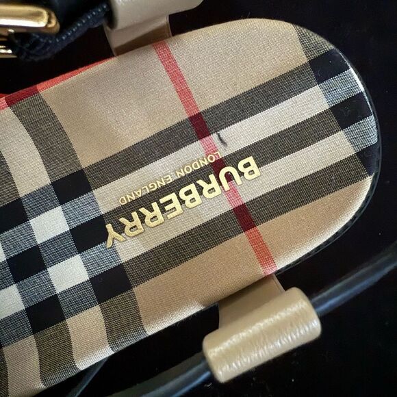 Brand new in box size 3 kids unisex Burberry sandals - Picture 5 of 9